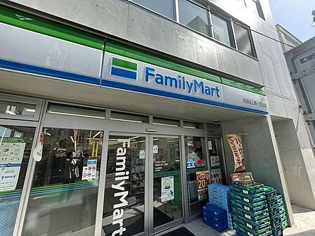 ファミリーマート世田谷上馬一丁目店 80m