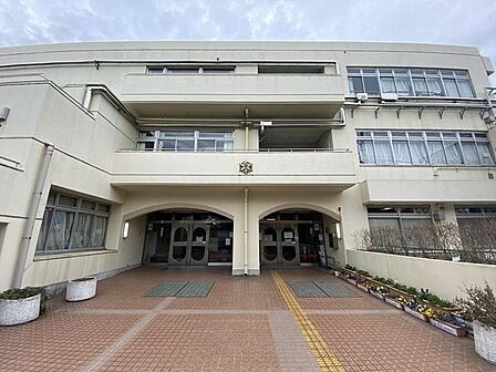 新宿区立富久小学校 400m