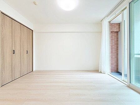 明るい日差しが差し込む空間。美しい街並みと穏やかな住環境でやすらぎの暮らしを叶えます。