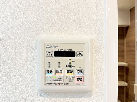 浴室内のカビ発生の抑制や雨の日等の洗濯物の乾燥、寒い季節の予備暖房に便利です。