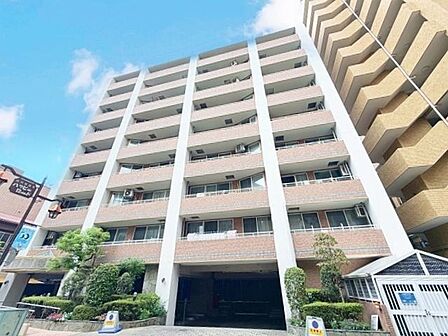 穏やかで快適な日々を叶えるための舞台が広がっています。(空の加工を生成AIで行っています)