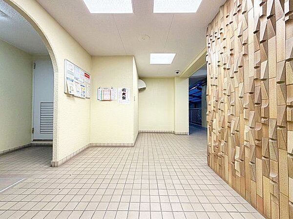 エントランスのお手入れが行き届き、共用部分がキレイでした。資産価値を高める部分としては重要です。
