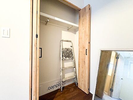 充分な収納スペースを確保。居室内に余計な家具を置く必要がないので、シンプルですっきりとした暮らし。