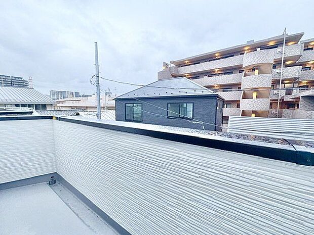 バルコニーに出た時には、頬をなでる優しい風を感じることが出来ます。つい深呼吸をしたくなります。