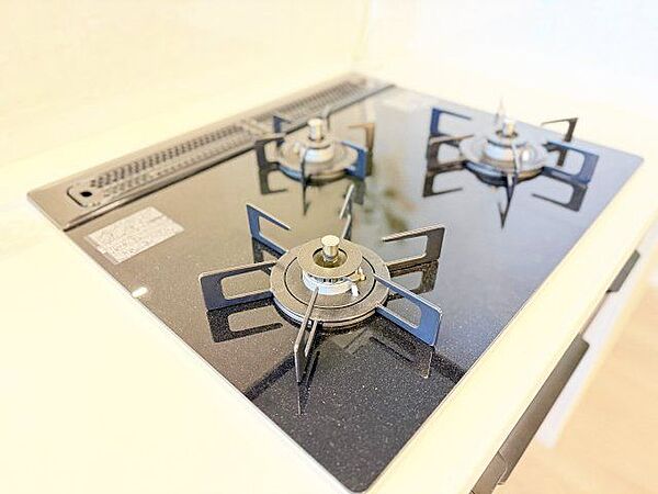 料理の幅が広がる、同時進行できる3口コンロのキッチン。