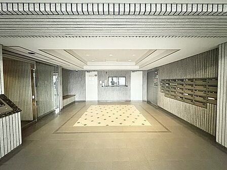 エントランスのお手入れが行き届き、共用部分がキレイでした。資産価値を高める部分としては重要です。
