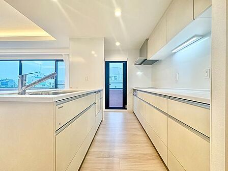 毎日をもっと軽やかに、キッチンワークをもっと効率的に。人に寄り添った美しい道具、使いこなす楽しみも。