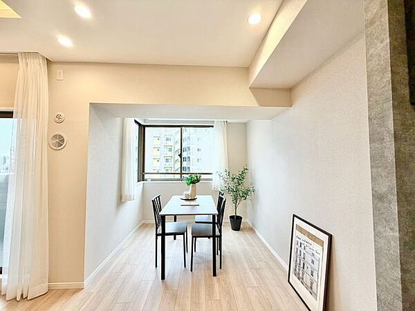 吹きぬける風を感じながら爽やかで風通しの良い暮らし。心に余裕をもたらす快適住戸。