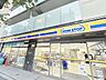 周辺：ミニストップ新宿大京町店 73m