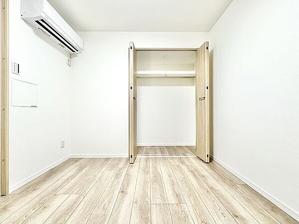 お部屋には充分な収納スペースをご用意。