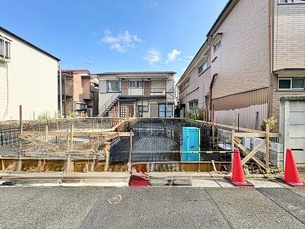 陽射しとともに、少しづつ装いを変える街の景観から、この街ならではの美しい風景とここから紡がれる物語。