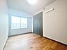 子供部屋：明るい日差しが差し込む空間。美しい街並みと穏やかな住環境でやすらぎの暮らしを叶えます。