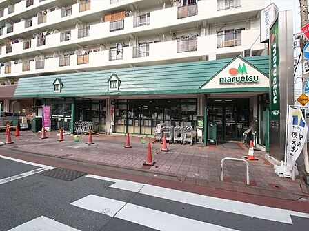 マルエツ梅屋敷店 50m