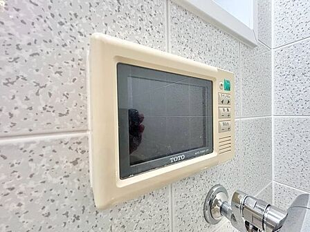 浴室TVを設置しました。湯船に浸かってゆっくり暖まりながらテレビを見ることができますね。