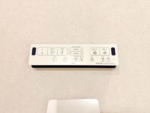快適な生活を送るための洗浄機能付トイレ。おしり洗浄・ビデ洗浄・暖房便座の機能を標準装備しています。