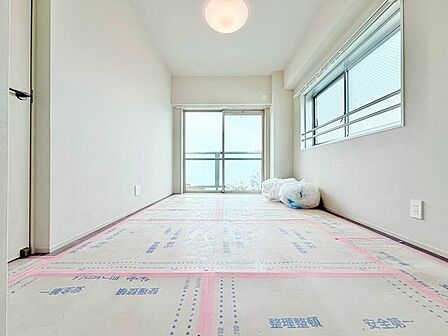 開口部が広く、たくさんの陽を取り入れます。開放的な空間を演出します。