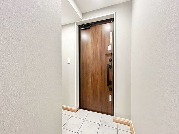 玄関はお家の顔としてすっきりとした素敵な空間に。印象のよい玄関は爽やかな住まいへの入り口です。