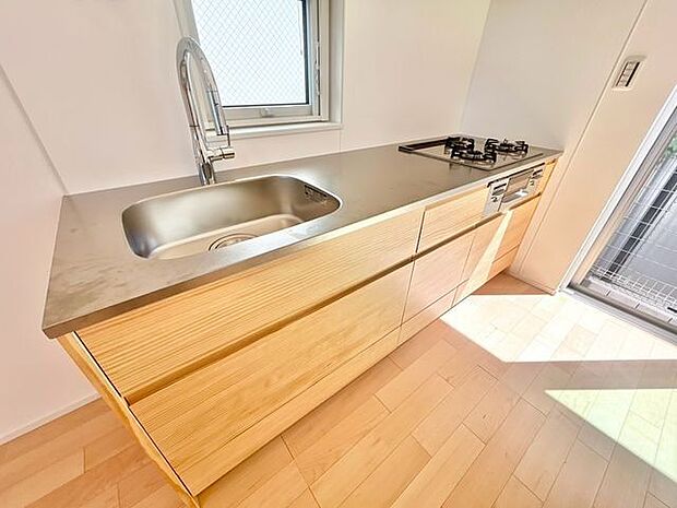 毎日をもっと軽やかに、キッチンワークをもっと効率的に。人に寄り添った美しい道具、使いこなす楽しみも。