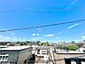 その他：バルコニーはお布団や洗濯物もたっぷり干せる広さがあり、太陽の陽射しでしっかりと乾きそうです。