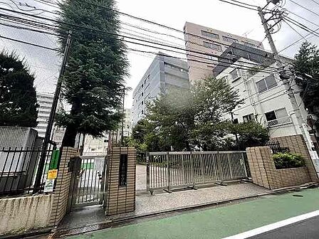 文京区立本郷台中学校 160m