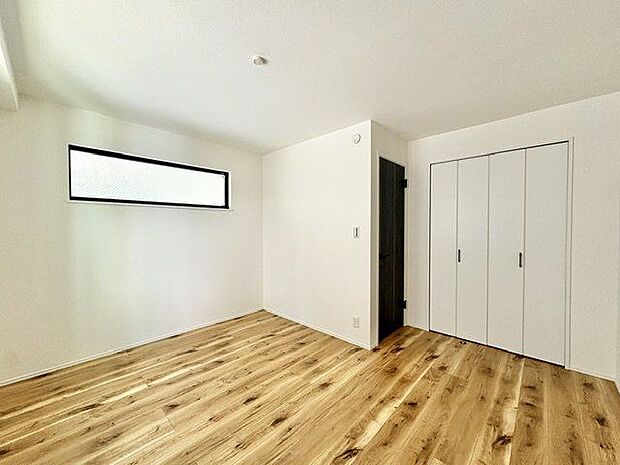 木の温もりがやさしい、フローリングのお部屋です。ゆっくり趣味の時間を楽しめます。