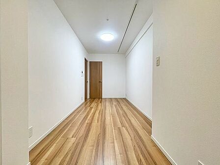 広々とした明るい洋室です。いつまでも快適に暮らせる空間が広がります。