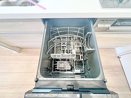 片付けの負担を軽減。様々なシーンで家事の時短に役立つ食洗機付。