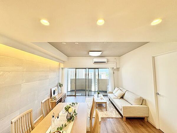光と風があふれる開放的なLDK。明るく穏やかな空間でご家族とゆとりの時間を。