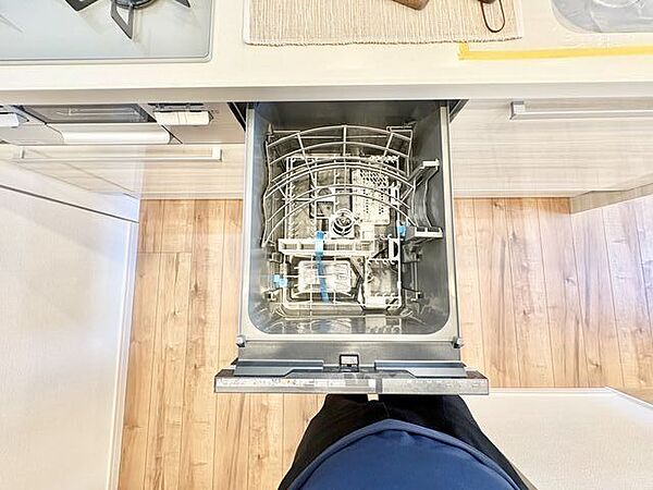 ビルトイン食洗機は、節水や節電機能も充実して家事の手助けをしてくれます。