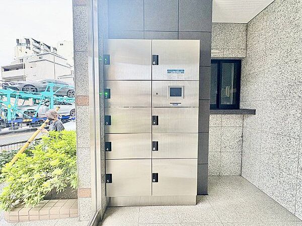 宅配ボックス有。お仕事やお出かけで荷物が受け取れない時も大変便利です。