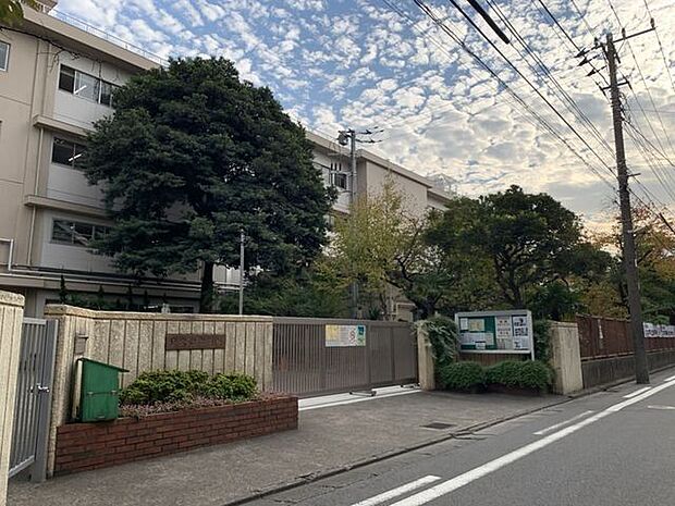 川崎市立南大師中学校 270m