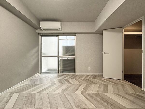 自然光が差し込む落ち着いた印象に。いつまでも快適に暮らせる空間が広がります。