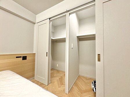 衣替えの手間をカット、オールシーズンの衣類をまとめられるウォークインクローゼット付。