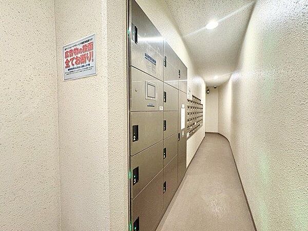 在宅不在を問わず届いた荷物を受け取れる宅配ボックス。