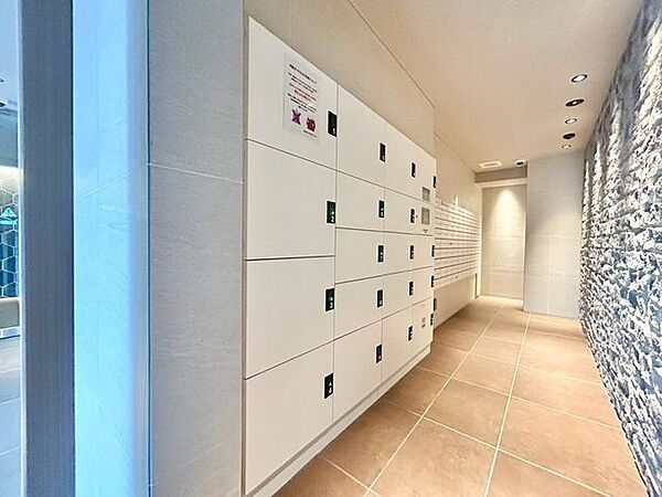 宅配ボックスがあるので、お仕事で忙しくても荷物が受け取れます。