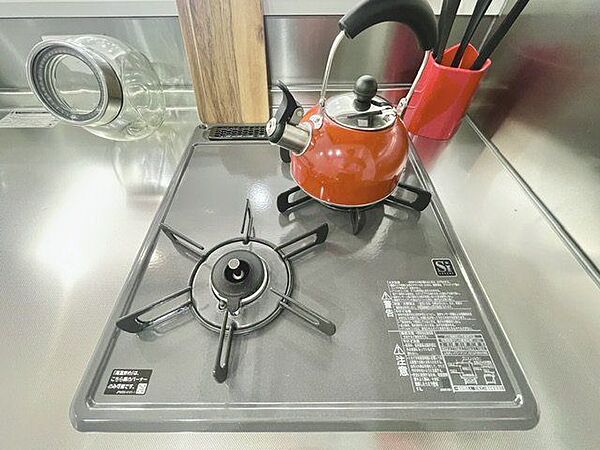 忙しいときでも一度に2つのの料理が作れる2口コンロ。使い勝手の良さを考えました。