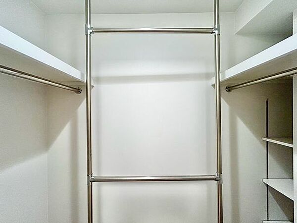 高い収納力を誇るウォークインクローゼットを設置、いつでもすっきり整理することが出来ます。