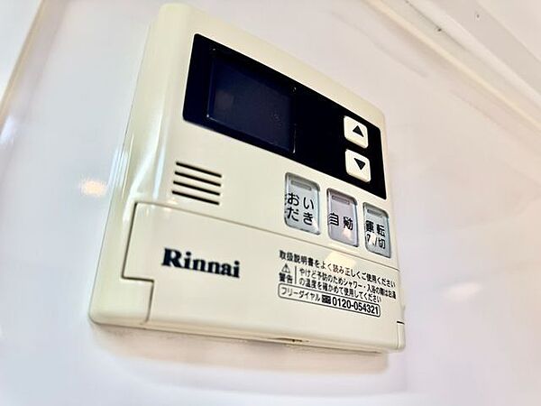 キッチンに給湯パネルを設置しました。洗い物時もお湯を簡単にご使用いただけます。温度調節もラクラク♪