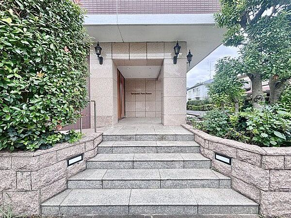 街の環境と住む人の暮らしを第一に考え、そこでしかできないエントランスを作り出されたこだわり。