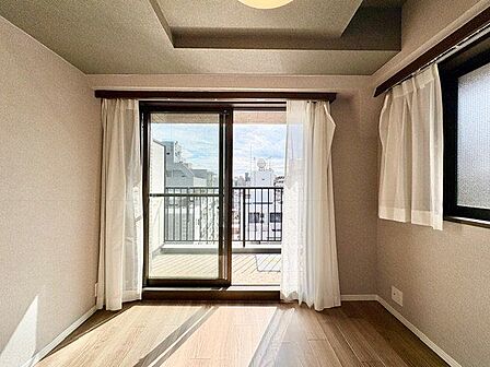 一日の疲れをいやしてくれる主寝室。時を忘れて過ごす場所として過ごせるお部屋。