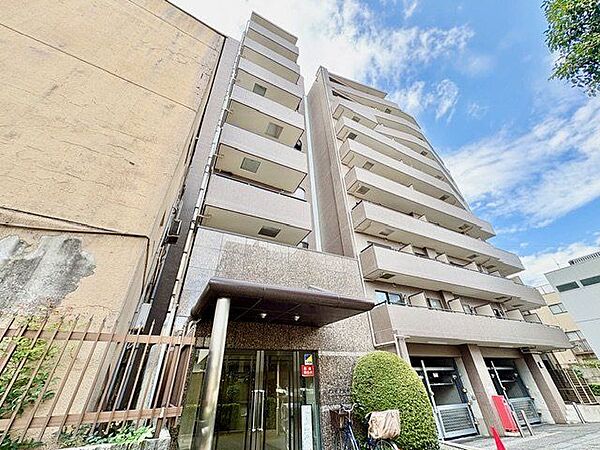 爽やかな青空の下に贅沢なほどに降り注ぐ陽光、豊かな居住性。クオリティが見事に調和した住空間。
