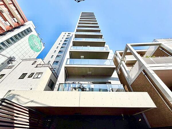 陽射しとともに、少しづつ装いを変える街の景観から、この街ならではの美しい風景とここから紡がれる物語。
