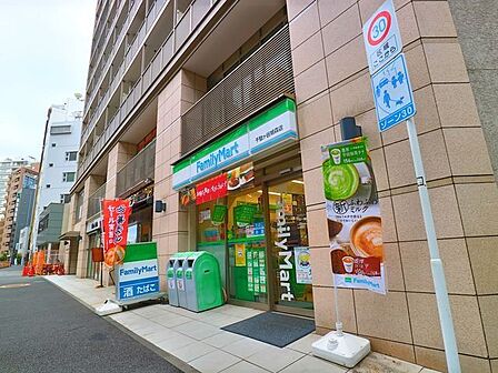 ファミリーマート千駄ヶ谷鳩森店 36m