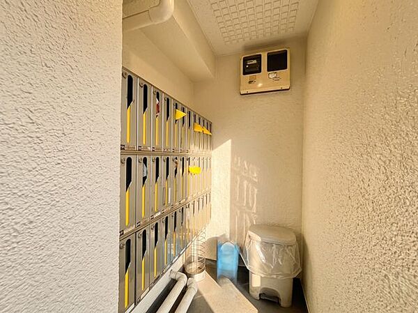 質感があり、機能的でもあるメールボックス。毎日の暮らしを優しくサポートしてくれます。