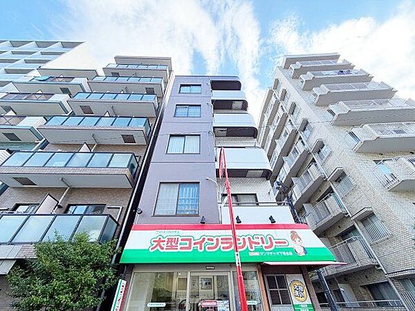 休日にショッピングを愉しんだり、美味しいものを食べたり、そんな彩りある暮らしが享受できる立地です。