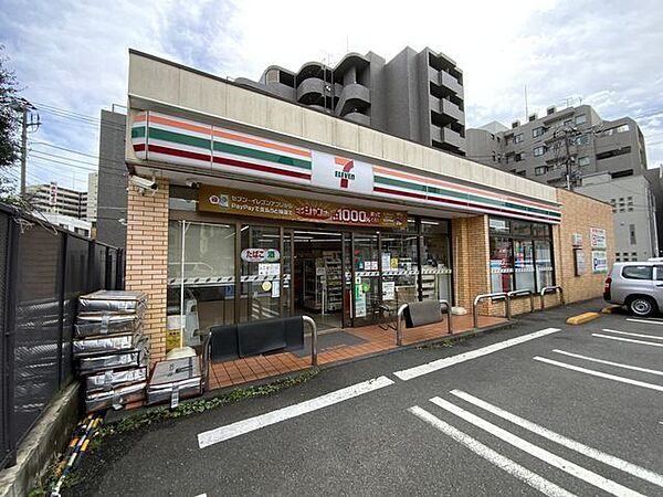 セブンイレブン新宿下落合駅北店 150m