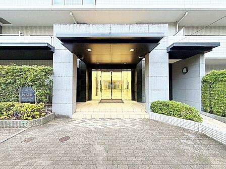 帰宅されるご家族や、訪れる方を優しく迎える・安らぎに満ちた生活空間を予感させてくれます。