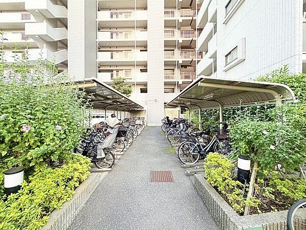 敷地内駐輪場。