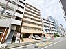 外観：歳月をかけて育んだ豊かな住まいは、ご家族を温かく迎えてくれます。幸せな時間と暮らしが生まれます。