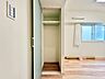 洋室：各居室にクローゼットをご用意。タンスなどを置かなくてもいいので、お部屋を広く使うことができます。